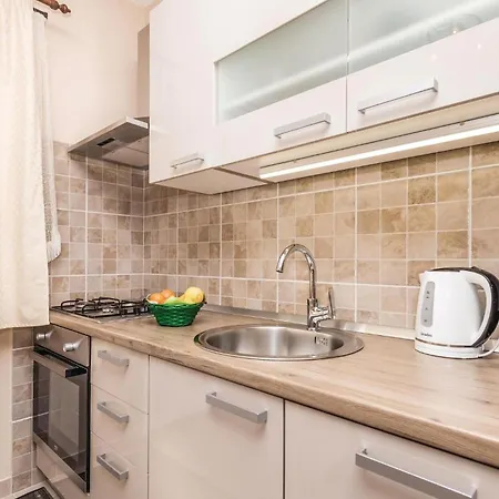 Cozy In With Kitchen Apartment *